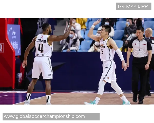 CBA广东队与辽宁队激战正酣赛场精彩瞬间回顾与分析